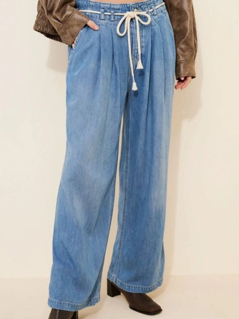 EUC Free People Dakota Wide Leg Cinched Pull On Jeans size- MEDIUM